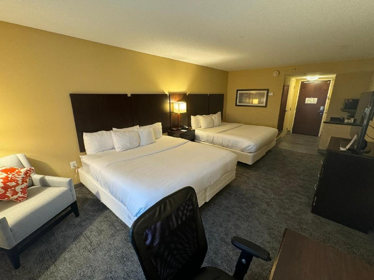 Comfort Inn & Suites Lexington Park Exterior photo